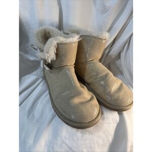UGG Mini Bailey Button Bling Snow Boots Women's Size 8 Beige Sheepskin Fur Trim
